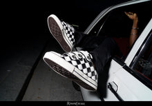 Load image into Gallery viewer, PowStar Jumbo Strap Checker — Paris campaign on-foot photo
