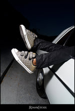 Load image into Gallery viewer, PowStar Jumbo Strap Glitter Silver — Paris campaign on-foot photo
